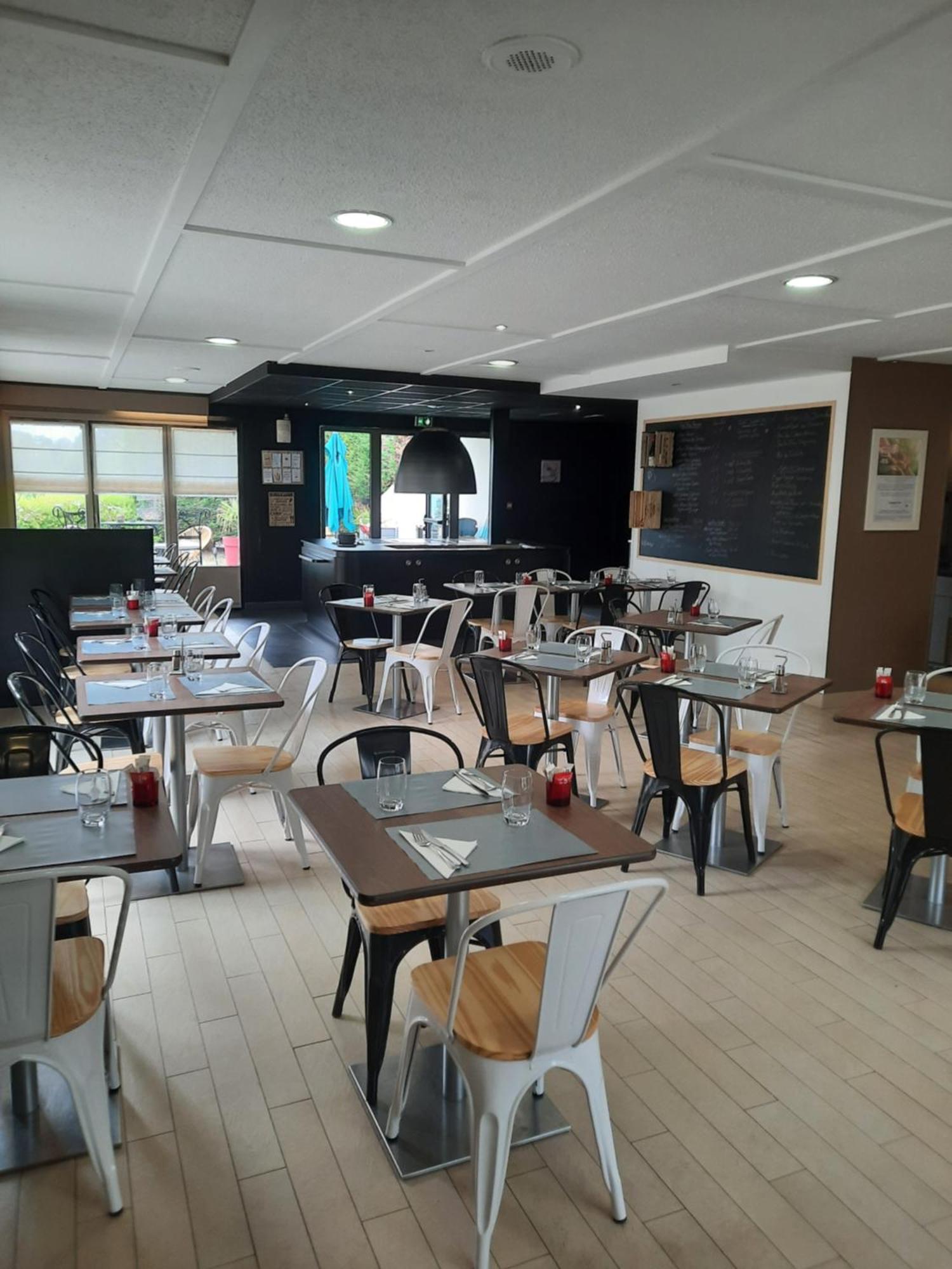 Готель Campanile Metz Est Technopole - Restaurant Екстер'єр фото